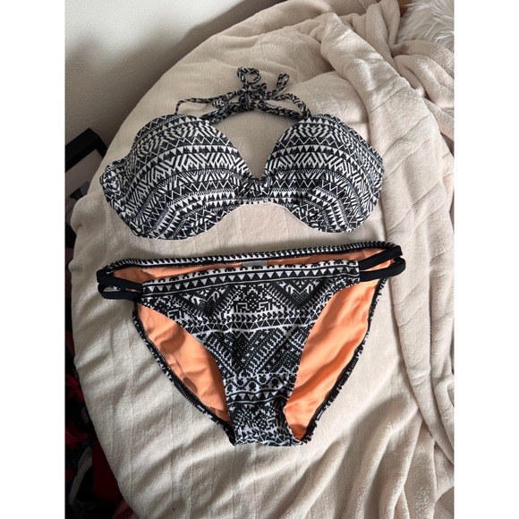 Xhilaration Other - Xhilaration Black & White Tribal Print Push-Up Bikini Set Size Large